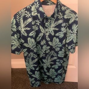 Vineyard vines men’s golf polo. Size small fits like a medium